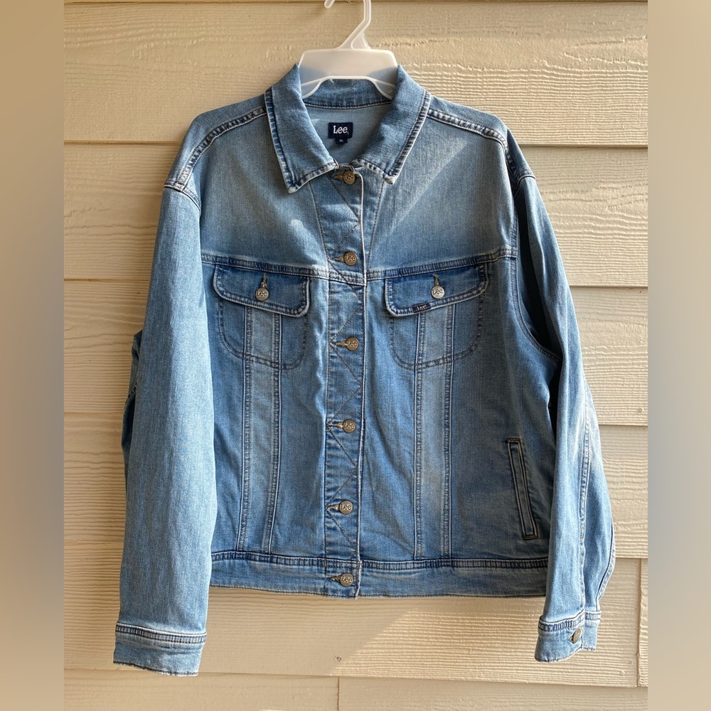 NWT Women’s loose Fit Denim Jacket XL